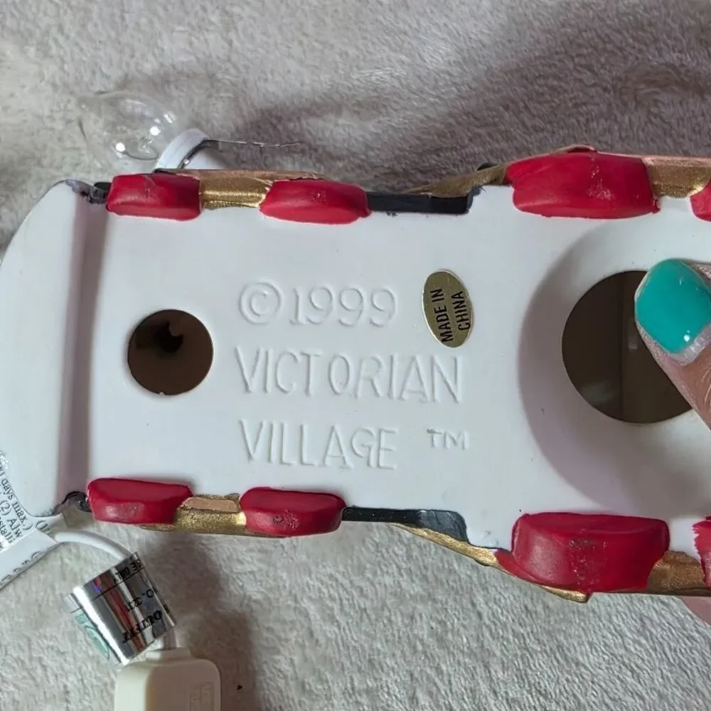 1999 Victorian Village Collectibles Old Towne Train Set Porcelain Lighted Works